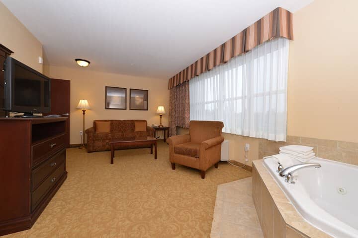Room 8 of 28