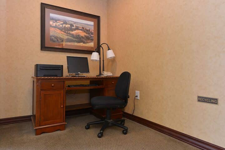 Business Center 27 of 28