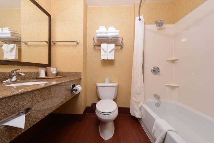 Room 17 of 28